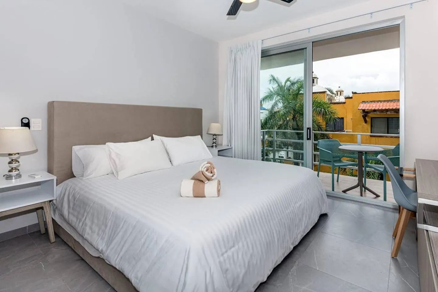 Luxury Condo, 150Mb, 1 Bedroom, Gym, Pool, Sauna Playa del Carmen Mexico