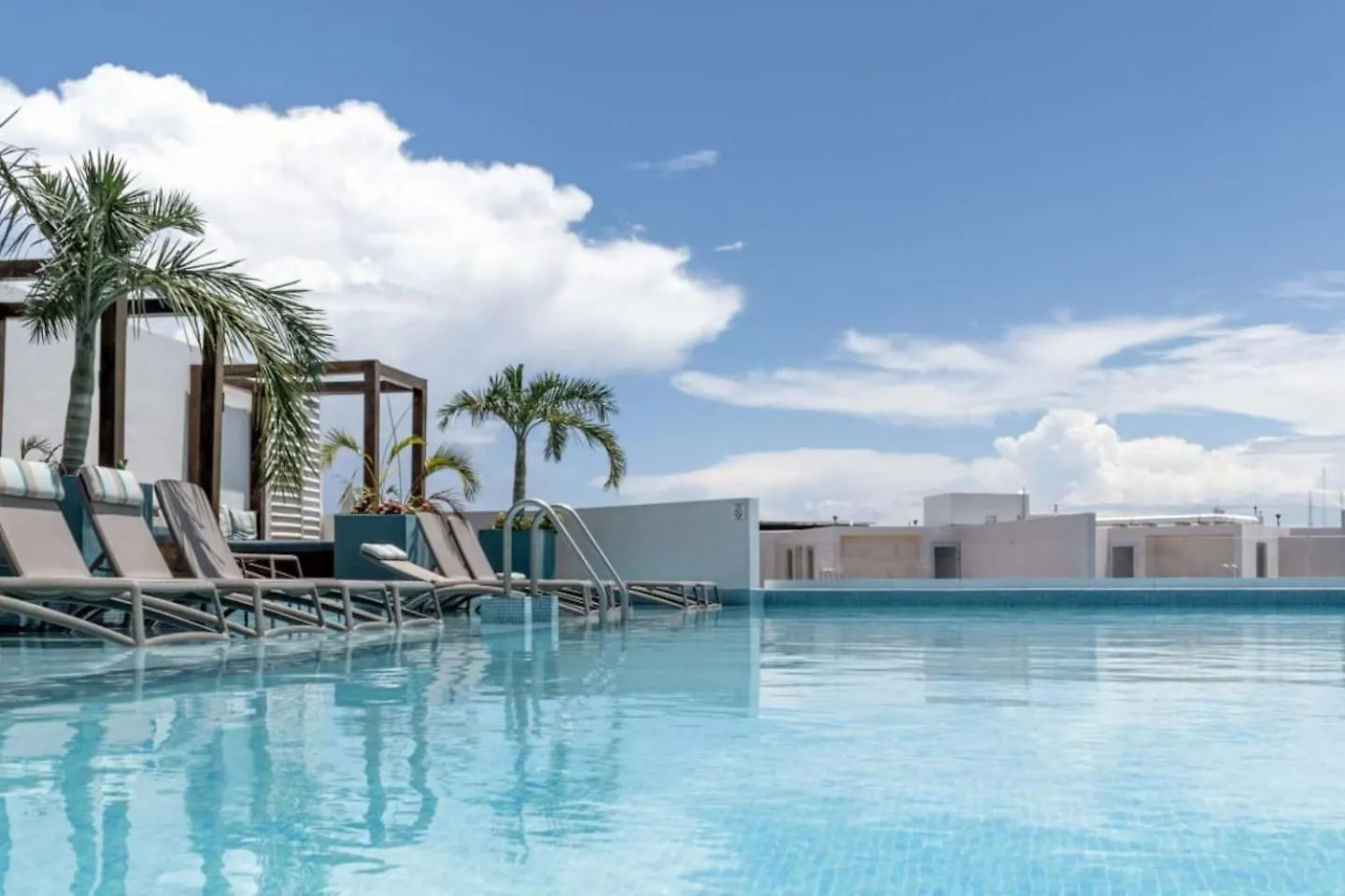 Luxury Condo, 150Mb, 1 Bedroom, Gym, Pool, Sauna Playa del Carmen